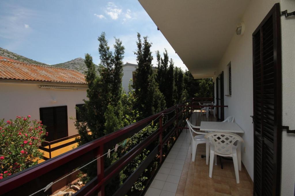 Balkón alebo terasa v ubytovaní Apartments and rooms by the sea Starigrad, Paklenica - 6591