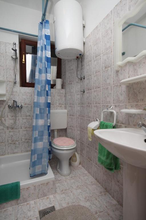 Kúpeľňa v ubytovaní Apartments and rooms by the sea Starigrad, Paklenica - 6591