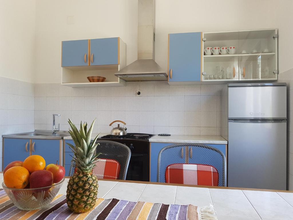 Kuchyňa alebo kuchynka v ubytovaní Apartments by the sea Starigrad, Paklenica - 6621