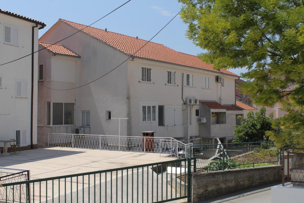 Budova, v ktorej sa apartmán nachádza
