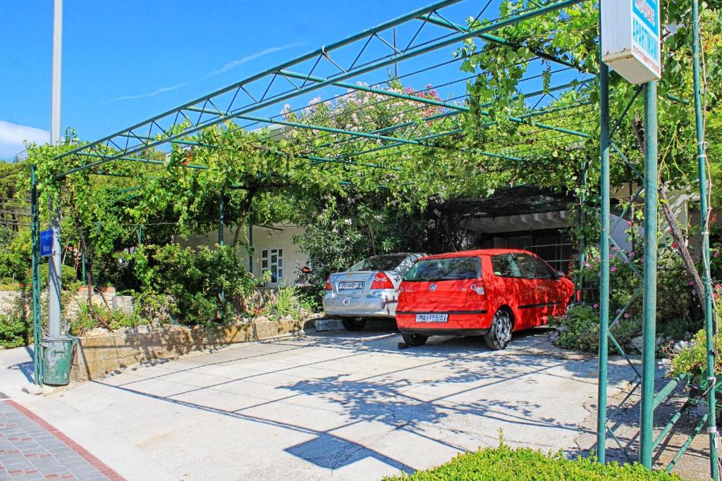 Fotografie z fotogalerie ubytování Apartments and rooms with parking space Tucepi, Makarska - 6901 v Tučepi