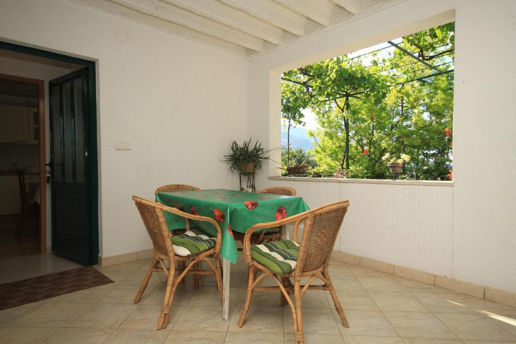 Fotografie z fotogalerie ubytování Apartments and rooms with parking space Tucepi, Makarska - 6901 v Tučepi