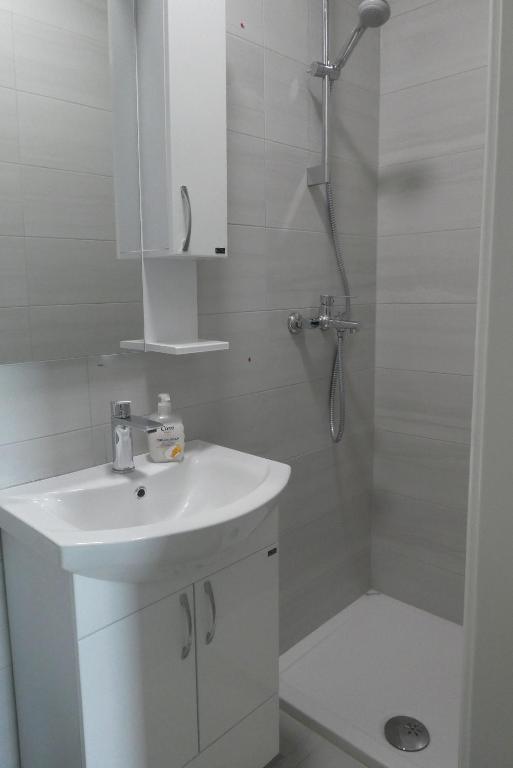 Koupelna v ubytování Apartments and rooms with parking space Tucepi, Makarska - 6901