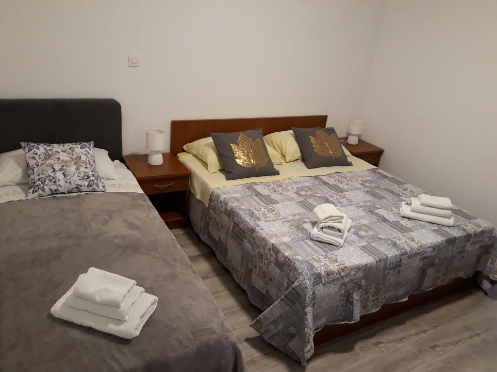 Posteľ alebo postele v izbe v ubytovaní Apartments with a parking space Baska Voda, Makarska - 6762