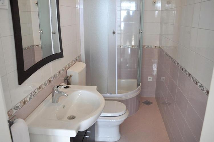 Kúpeľňa v ubytovaní Apartments by the sea Podgora, Makarska - 6836