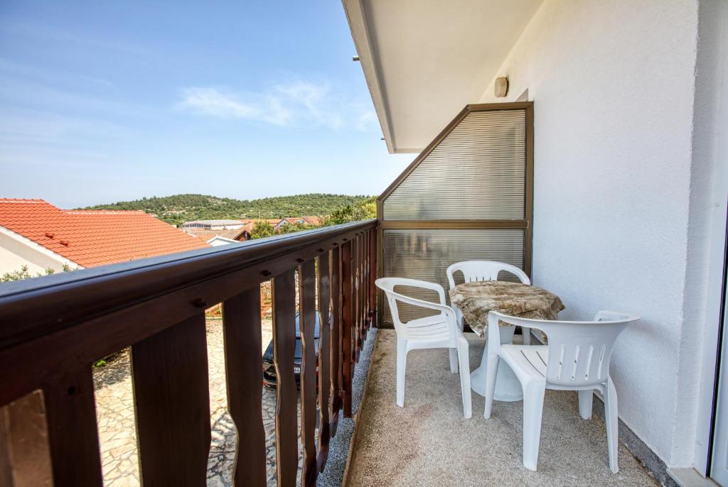 Balkón nebo terasa v ubytování Apartments and rooms by the sea Tisno, Murter - 5128