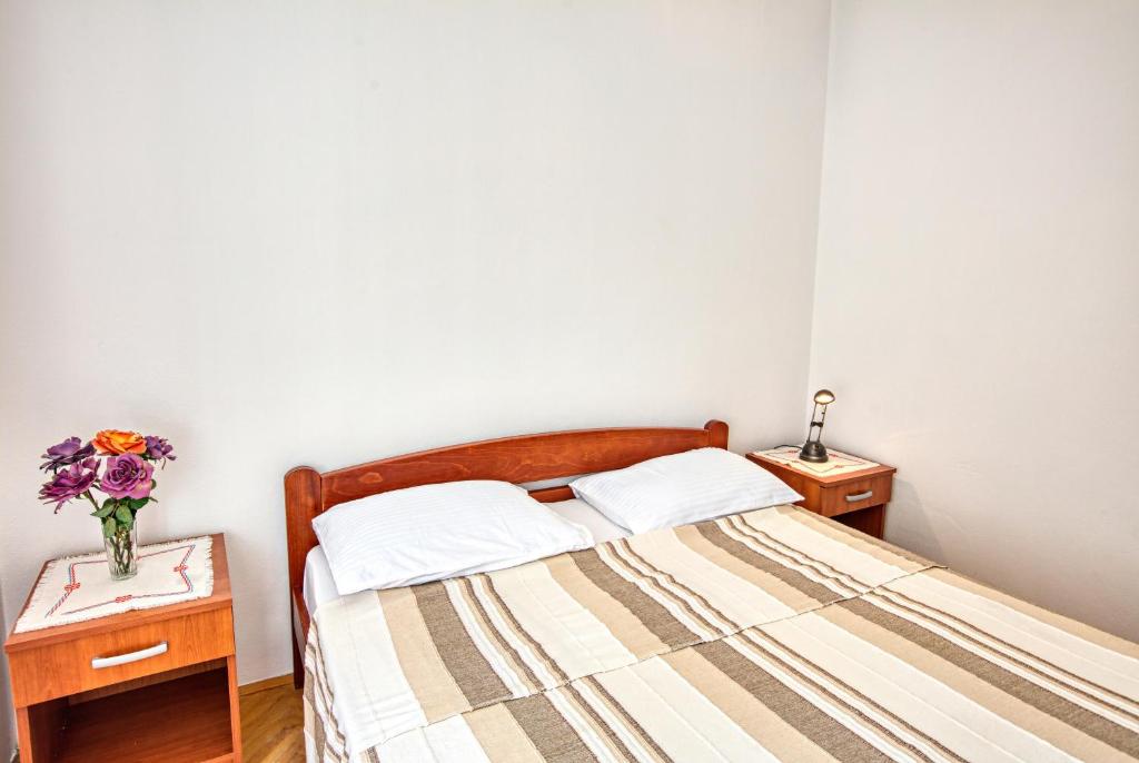Apartments and rooms by the sea Tisno, Murter - 5128 - Chambre Double