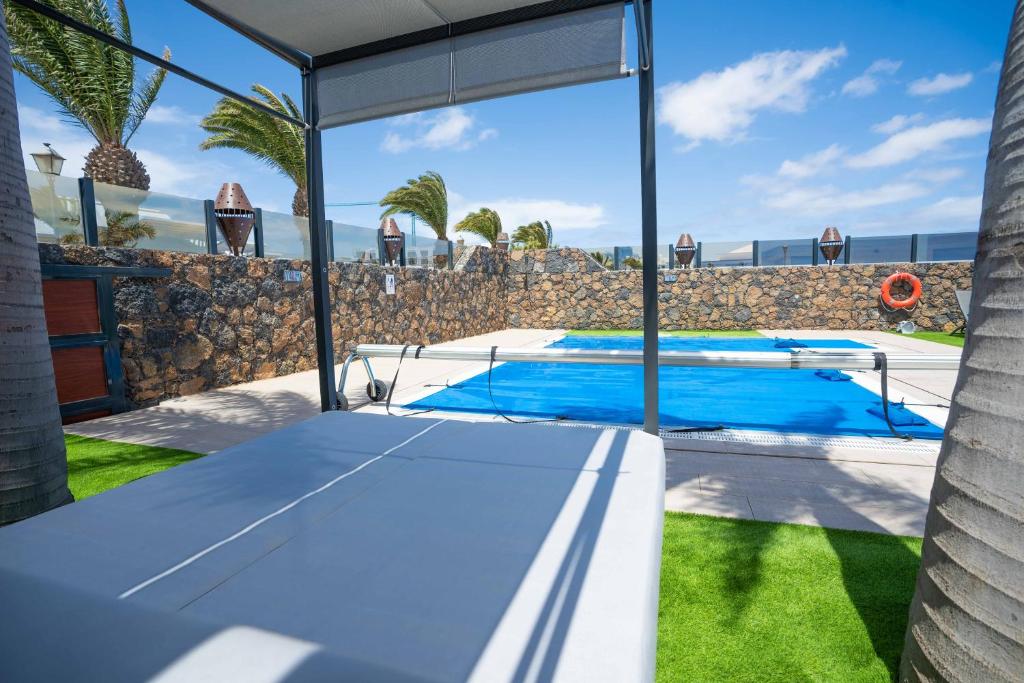 The swimming pool at or close to Sea Breeze Villas Lapa and Claca