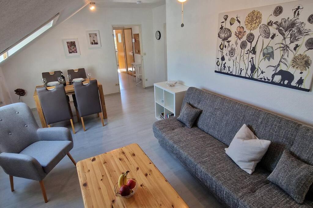 Posezení v ubytování Schöne, helle 3 Zimmer mit Klimaanlage