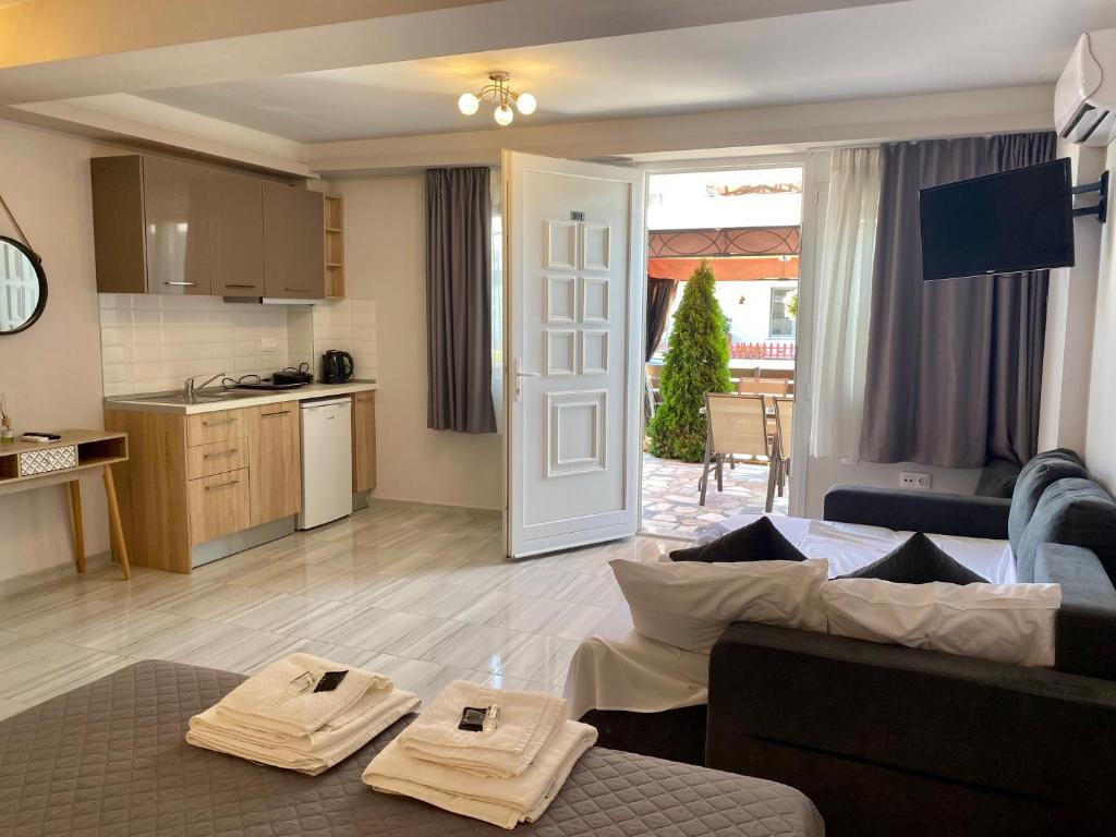 Kuchyň nebo kuchyňský kout v ubytování THOMAS STUDIOS & APARTMENTS PARALIA