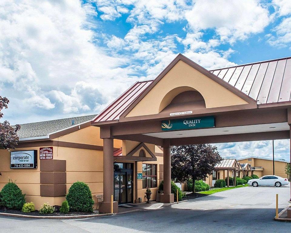 a view of a hotel building with a car parked in front at Quality Inn Buffalo Airport in Cheektowaga