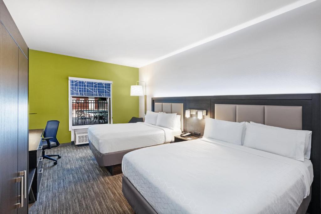 Holiday Inn Express & Suites Baton Rouge East by IHG - Standard Room With Two Queen Beds