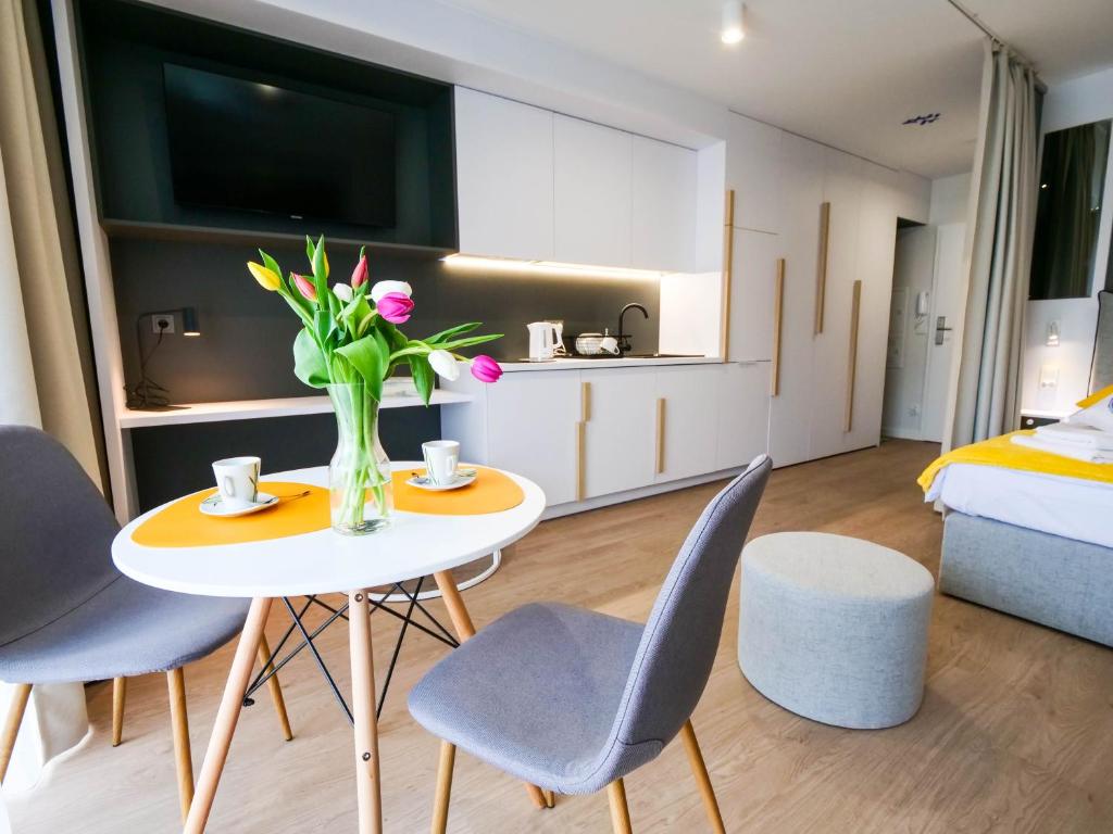 Televízia a/alebo spoločenská miestnosť v ubytovaní MK Apartamenty Złocisty