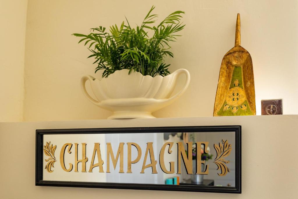 Fotografia z galérie ubytovania Champagne House - Elegance, Luxury and Charm v destinácii Condom