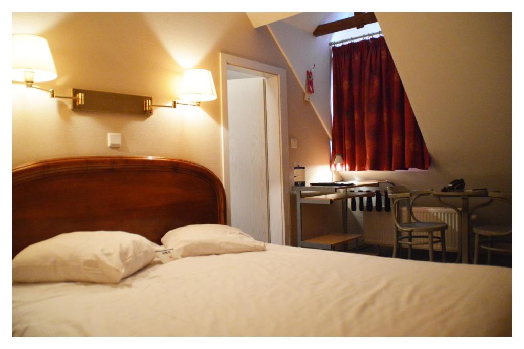 Postel nebo postele na pokoji v ubytování Hotel du Roy