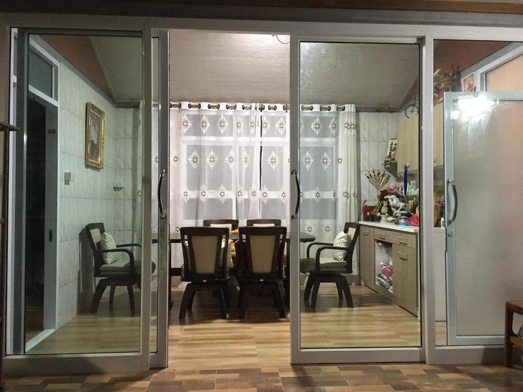 Fotografie z fotogalerie ubytování Baan Thabthong Homestay (บ้านทับทอง โฮมสเตย์) v destinaci Ban Pak Nam