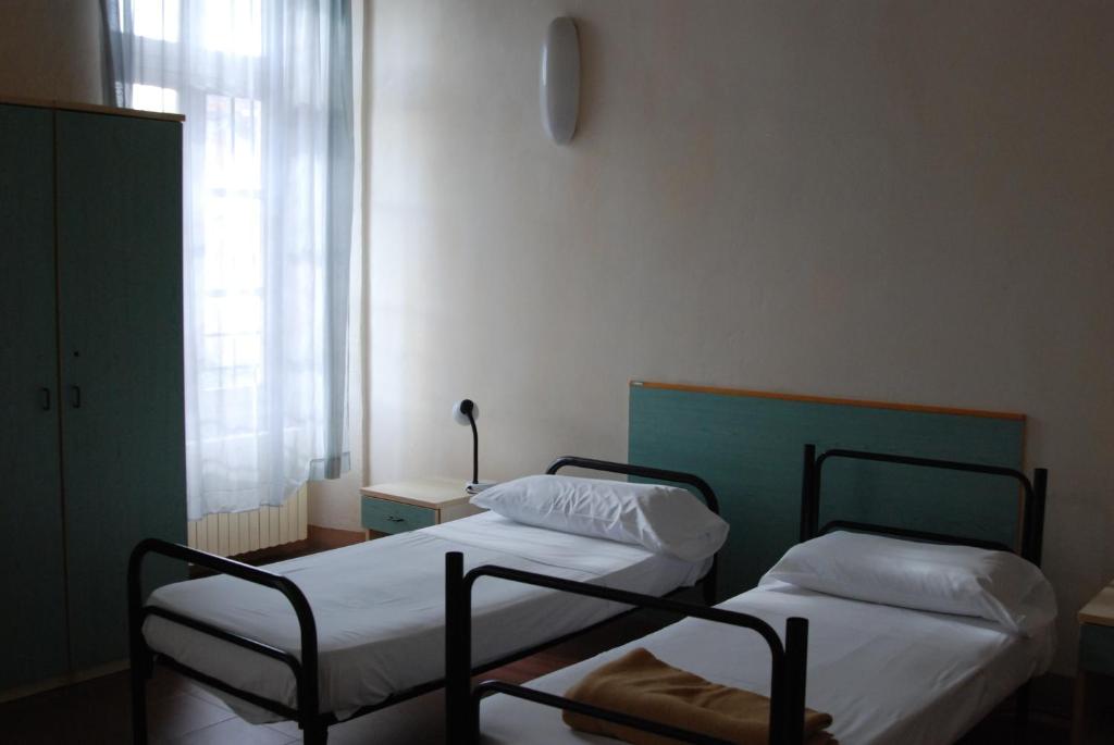 Il Chiostro Hostel and Hotel - Chambre Lits Jumeaux Avec Salle De Bains Commune