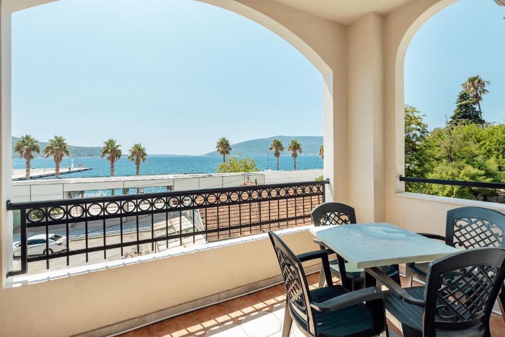 Apartments Belani Zelenika - Deluxe Double Room With Balcony And Sea View