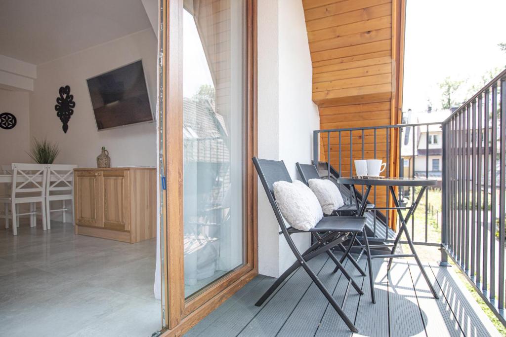 Televízia a/alebo spoločenská miestnosť v ubytovaní Apartament Droga na Bystre 5b/8