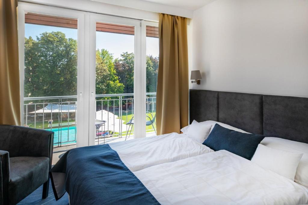 Holiday Resorts - Triple Room With Pool View