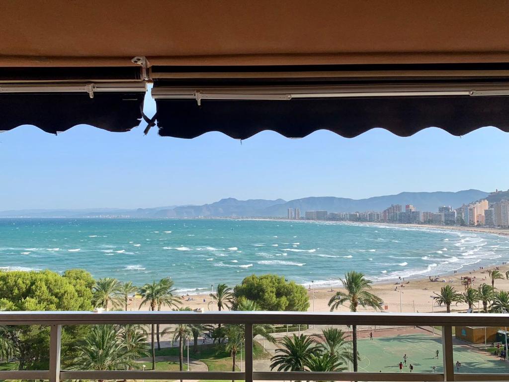 - Balcón con vistas a la playa en Cullera - Apartamento con piscina, tenis y club social, en Cullera