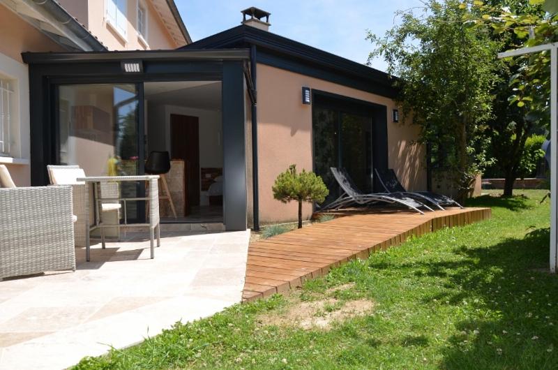 Vonkajšia záhrada v ubytovaní Charmant logis neuf équipé/Piscine/SPA/Sauna/Gym