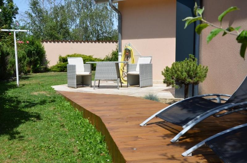 Vonkajšia záhrada v ubytovaní Charmant logis neuf équipé/Piscine/SPA/Sauna/Gym