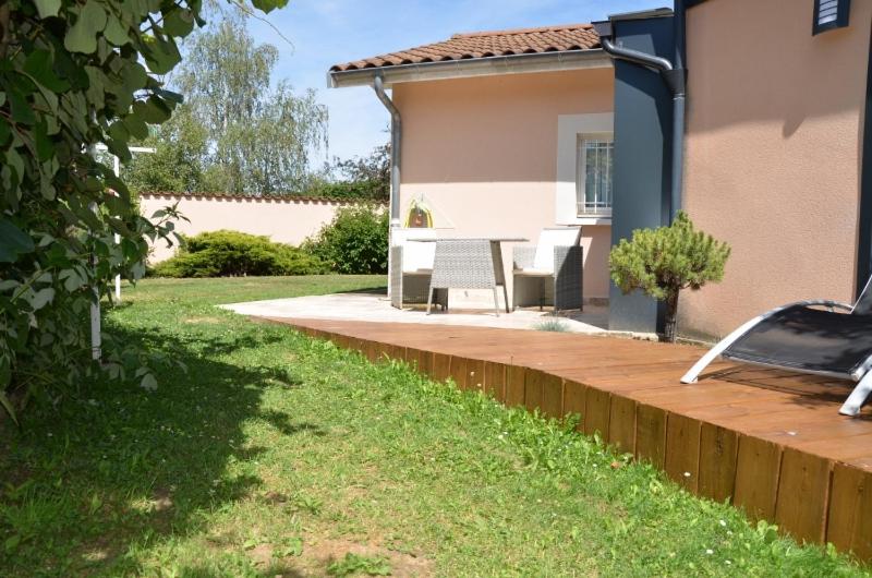 Vonkajšia záhrada v ubytovaní Charmant logis neuf équipé/Piscine/SPA/Sauna/Gym