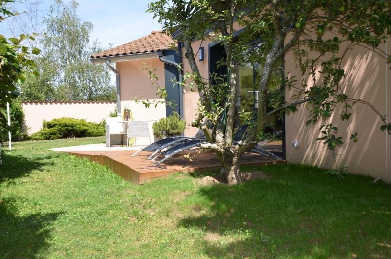 Vonkajšia záhrada v ubytovaní Charmant logis neuf équipé/Piscine/SPA/Sauna/Gym