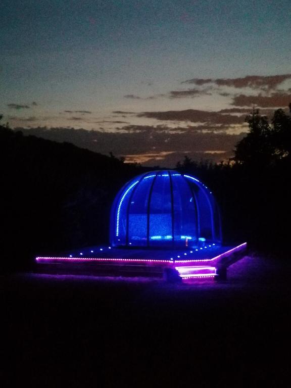 Fotografia z galérie ubytovania Charmant logis neuf équipé/Piscine/SPA/Sauna/Gym v destinácii Heyrieux