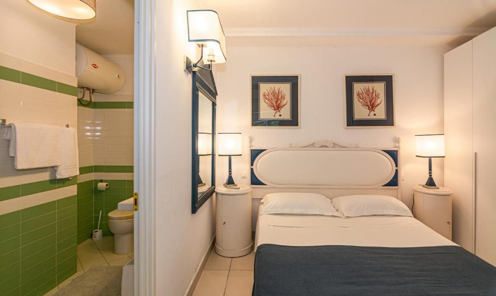Posteľ alebo postele v izbe v ubytovaní La casa sul lungomare di Viareggio - Litore Domus