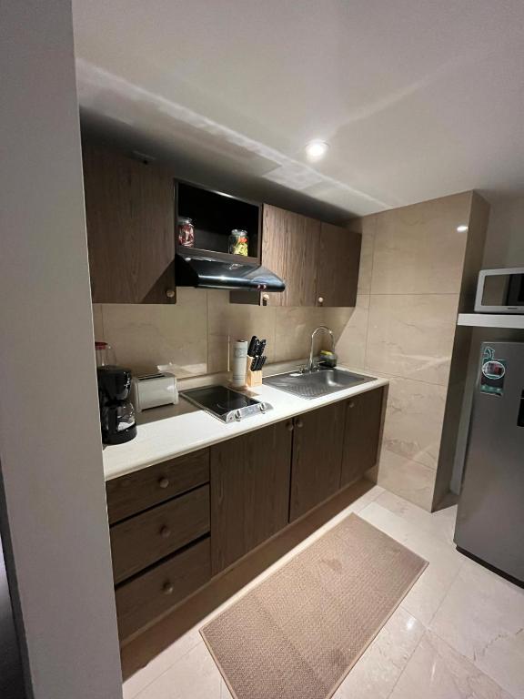 Kuchyň nebo kuchyňský kout v ubytování Zen Suites by Regente