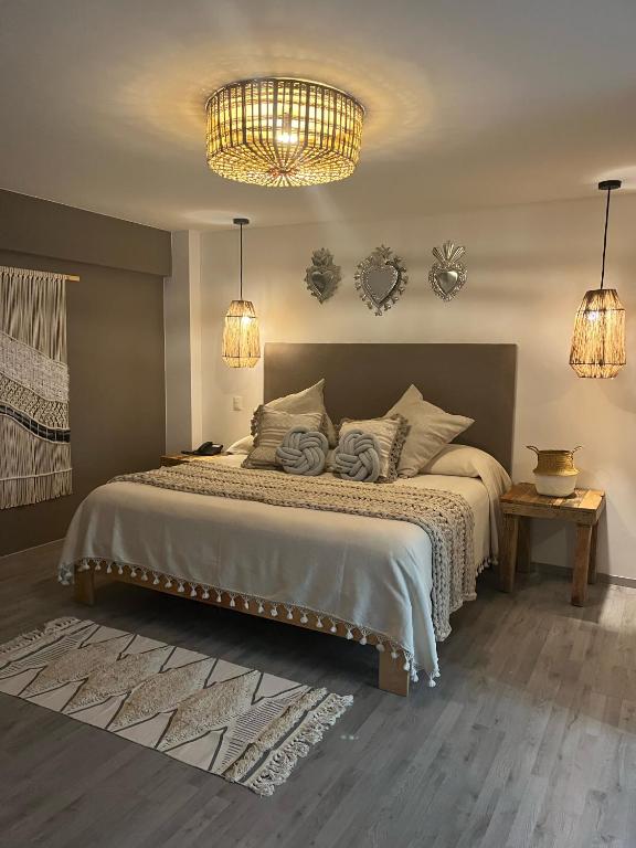Postel nebo postele na pokoji v ubytování Zen Suites by Regente