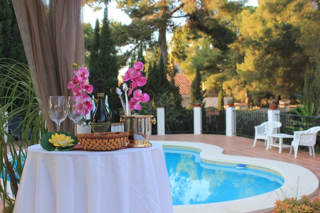 The swimming pool at or close to Villa El Hogar