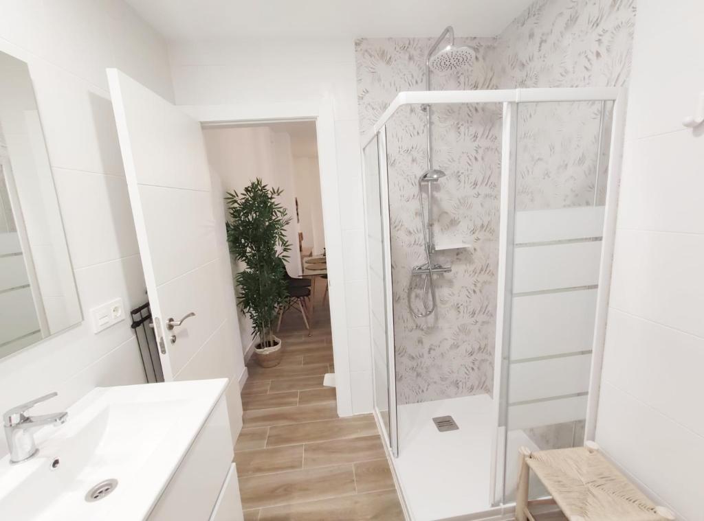 A bathroom at Realejo Lovely Flat