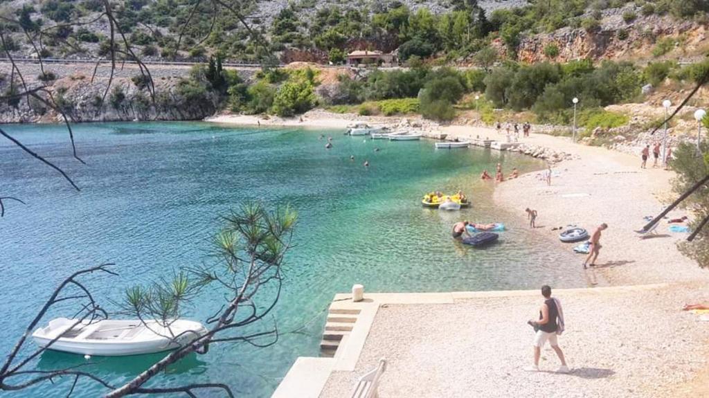 Fotografie z fotogalerie ubytování Apartments with a parking space Tribanj, Paklenica - 18136 v destinaci Starigrad-Paklenica