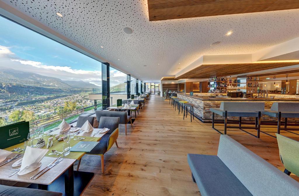 Nespecifikovaný výhled na hory nebo výhled na hory při pohledu z hotelu