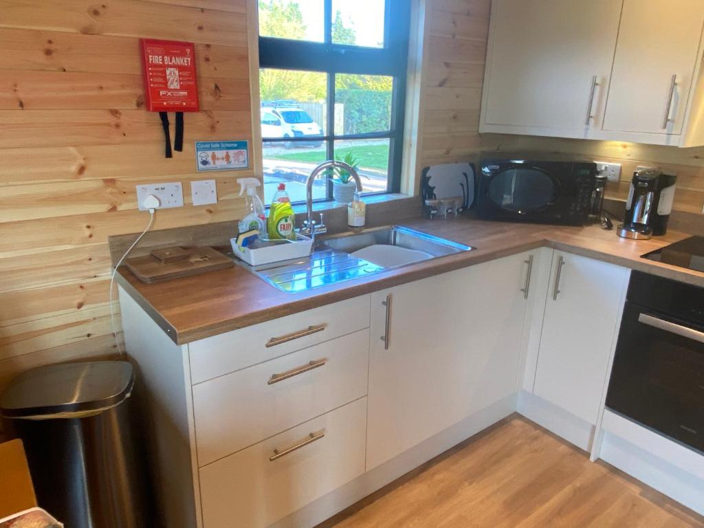 Kuchyň nebo kuchyňský kout v ubytování Cabin Hideaways