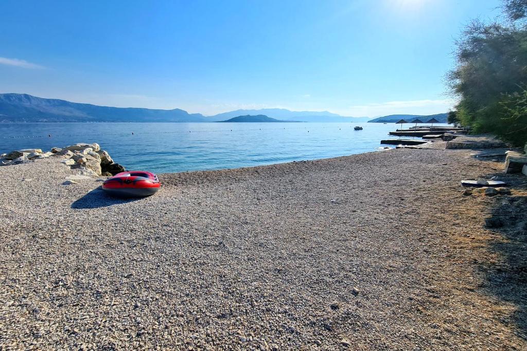 Fotografia z galérie ubytovania Apartments by the sea Slatine, Ciovo - 18481 v Slatine