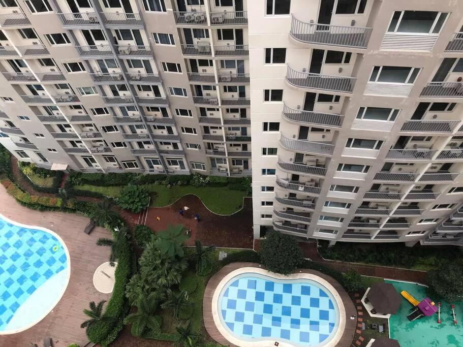 Cozy 2 BR high floor end unit with balcony at SM Southmall