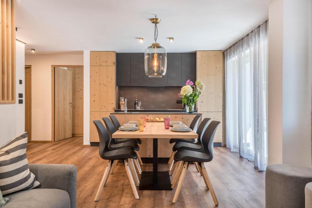 A seating area at Apartement Franzl