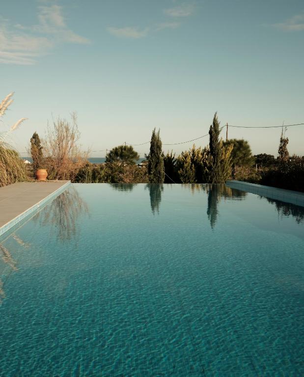 Bazén v ubytovaní Villa Gardenia, villa de luxe avec piscine à débordement alebo v jeho blízkosti