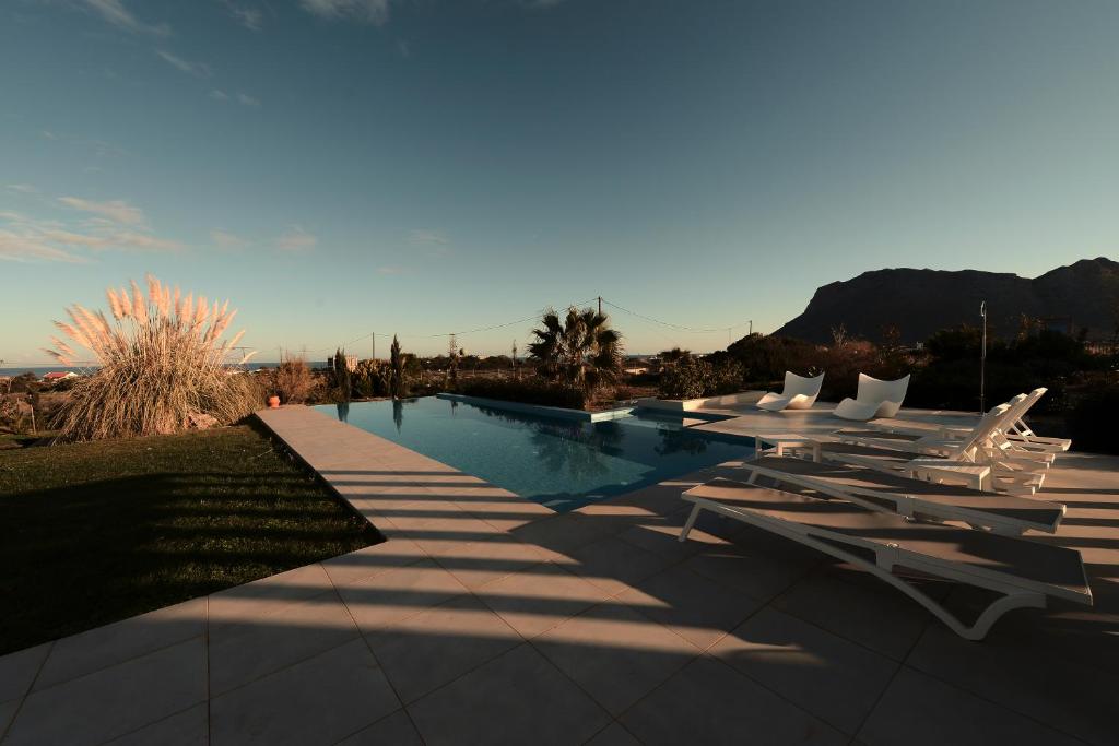 Bazén v ubytovaní Villa Gardenia, villa de luxe avec piscine à débordement alebo v jeho blízkosti