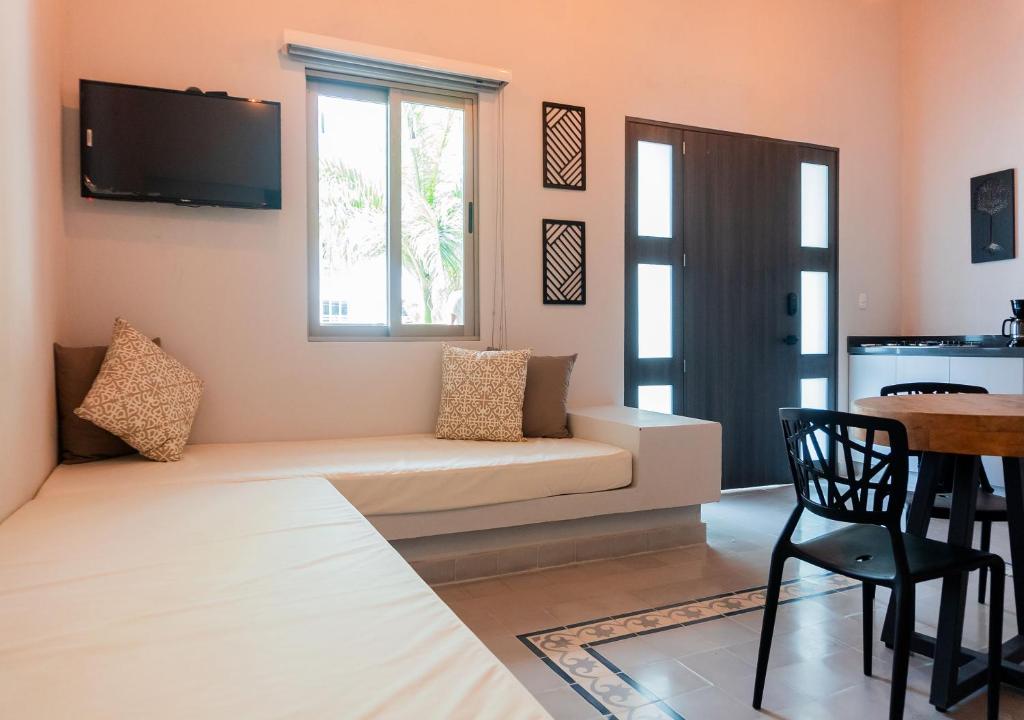 TV a/nebo společenská místnost v ubytování The Garden Suites