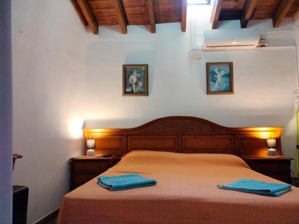 Cama o camas de una habitación en B&B the lost Village el Acebuchal