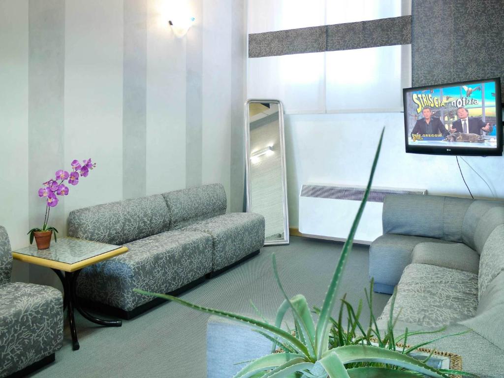 TV a/nebo společenská místnost v ubytování Hotel Storione