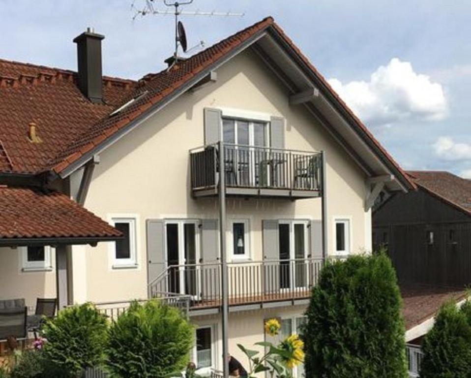 a white house with balconies on the side of it at Ferienwohnungen Egerer in Riedenburg