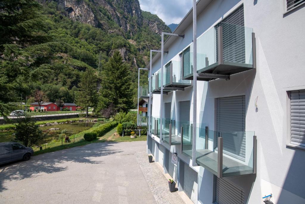 Nespecifikovaný výhled na hory nebo výhled na hory při pohledu z hotelu