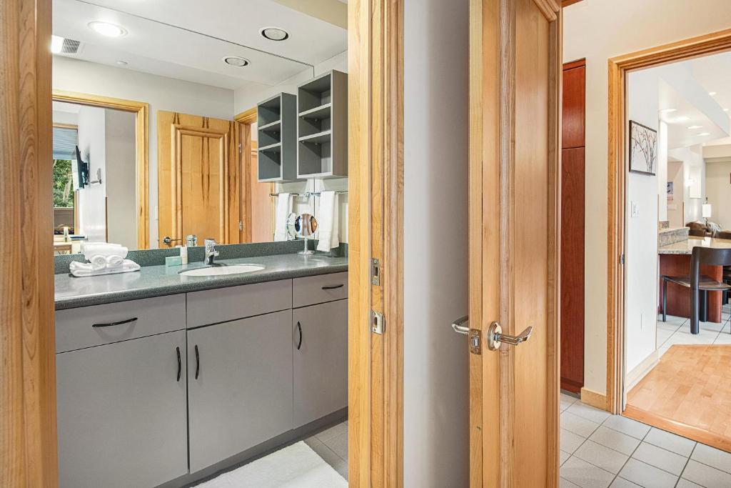 Kuchyň nebo kuchyňský kout v ubytování Sun Vail unit 32D