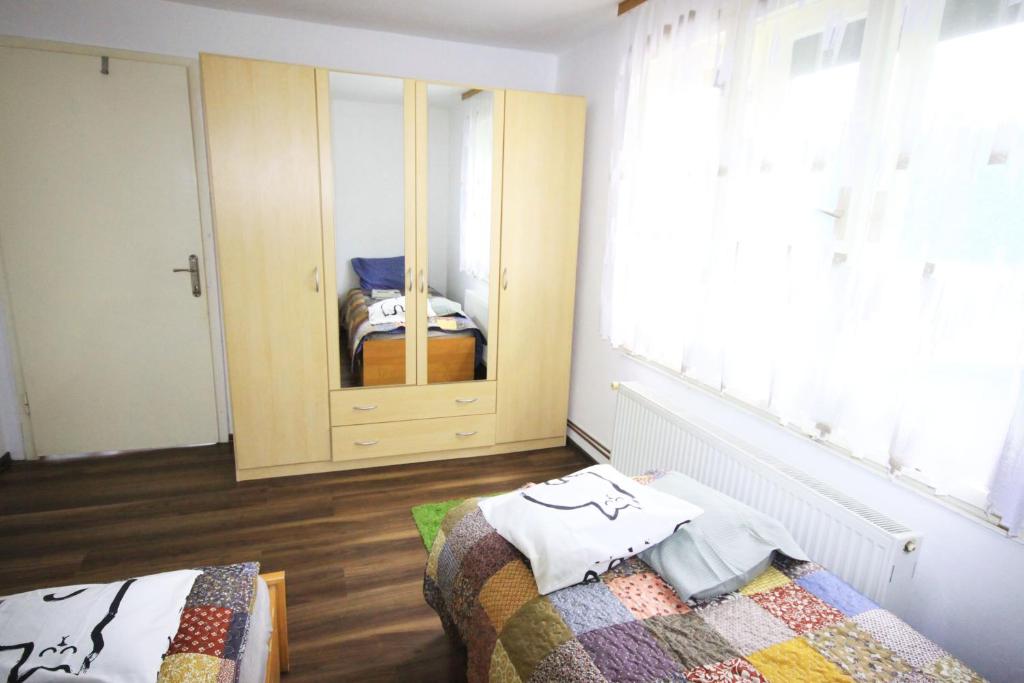 Postel nebo postele na pokoji v ubytování Small house in Celje